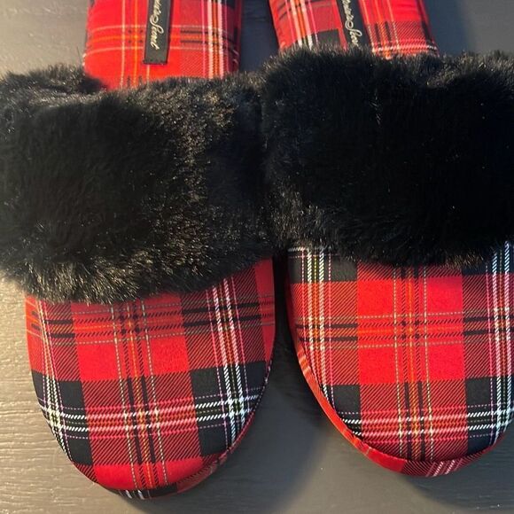 Ladies Victoria's Secret Satin/Fur Plaid Slippers - NWOT - Picture 5 of 6